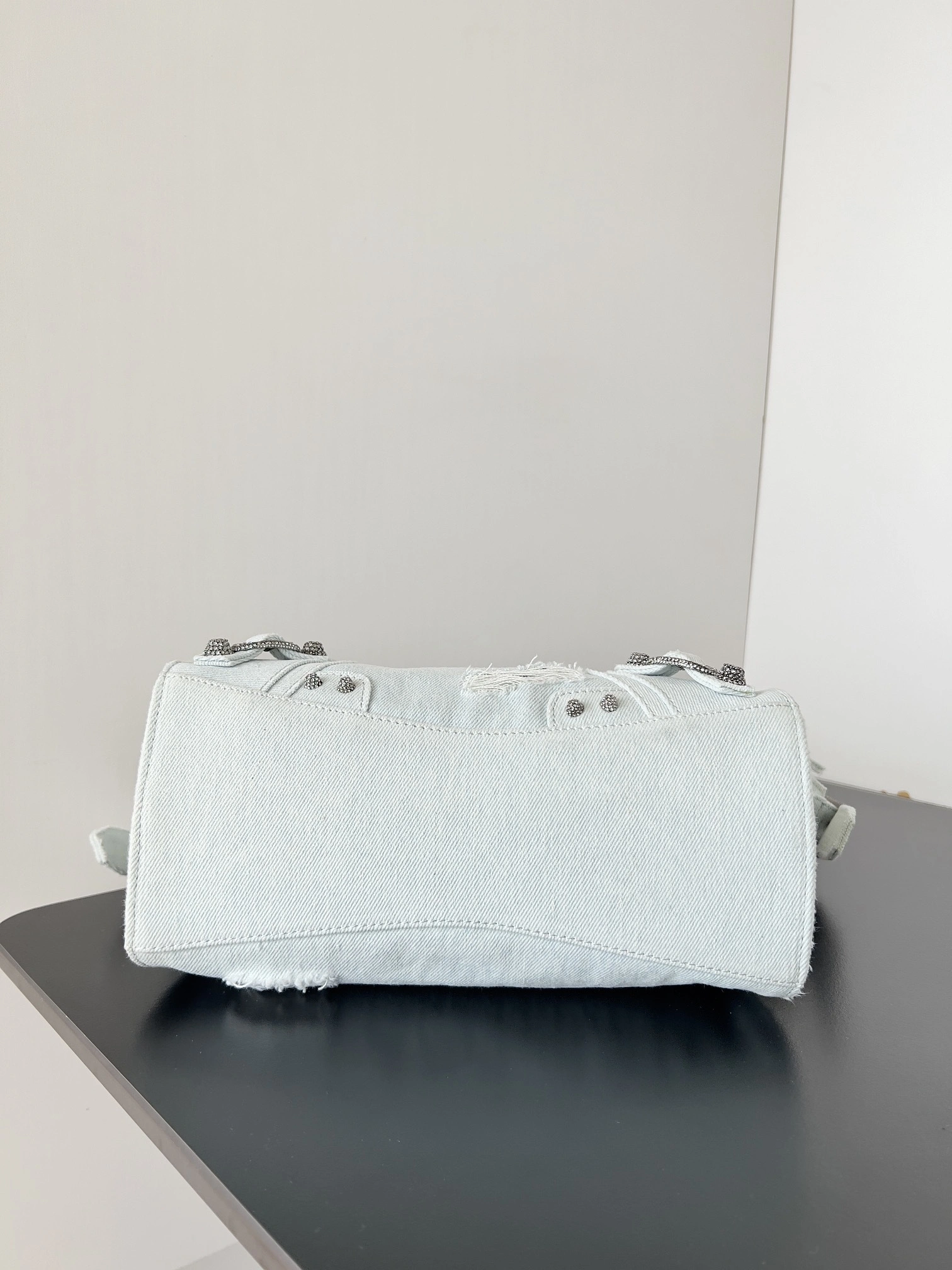 MOMO-- 7009402AABV4651 Neo cagole item:C-B063L0873R