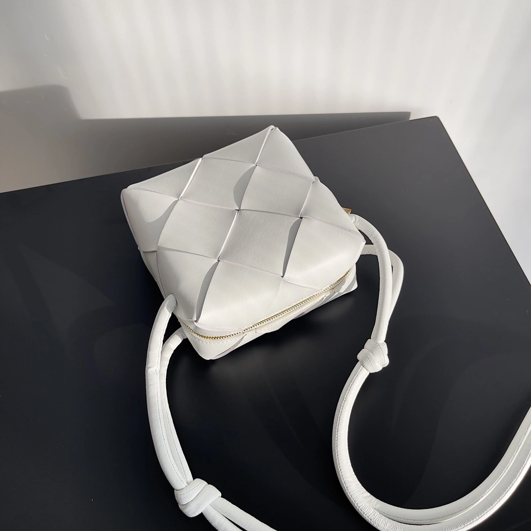 MOMO-- 701915VCQC29009 item:D-B063A2079V