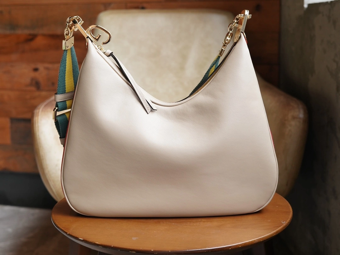 MOMO-- 702823-UXWBG-1037 2Colour high quality version item：C-B461H1619Q-2