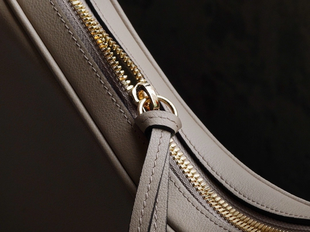 MOMO-- 702823-UXWBG-1037 2Colour high quality version item：C-B461H1619Q-2