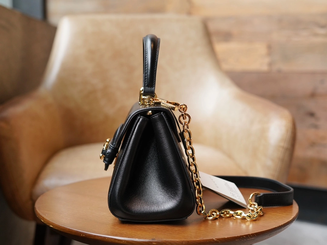 MOMO-- 703848 AAA7G 1000 703848-1DB0G-1000 high quality version item：C-B461H1107Q