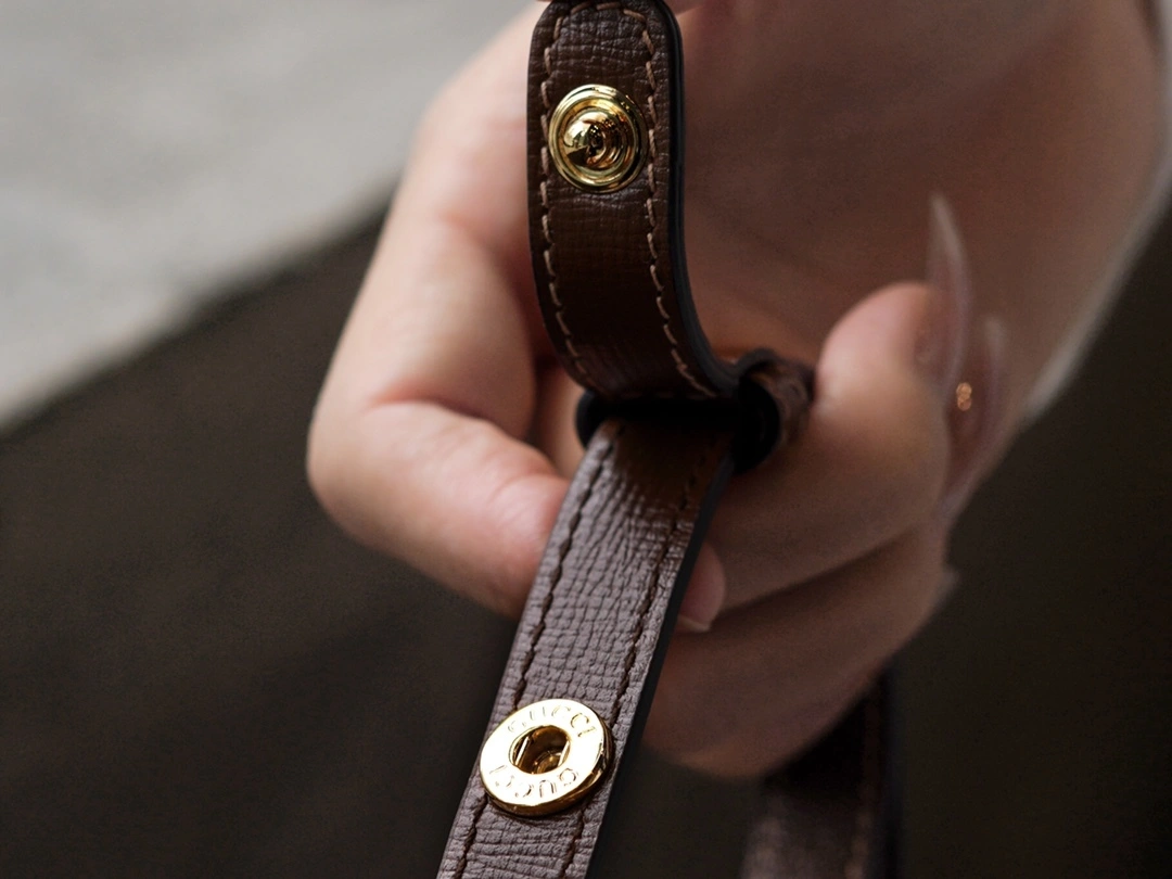 MOMO-- 703848-AAA7G-2361 high quality version item：C-B461H1105Q