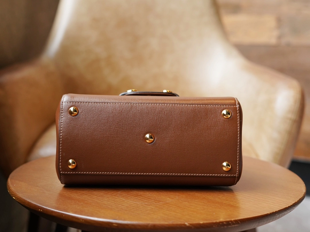 MOMO-- 703848-AAA7G-2361 high quality version item：C-B461H1105Q