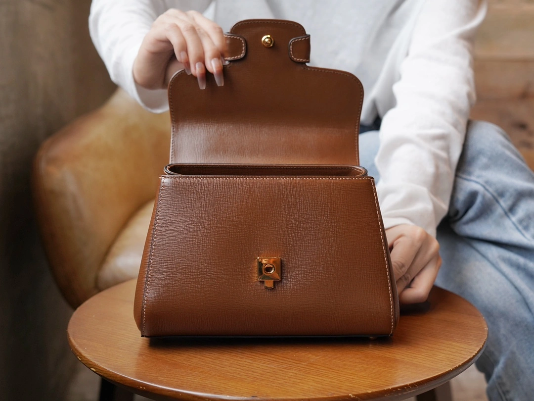 MOMO-- 703848-AAA7G-2361 high quality version item：C-B461H1105Q