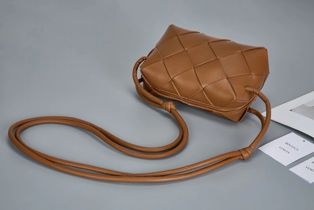 MOMO-- 709417VCQC22593 item:C-B000L0843R