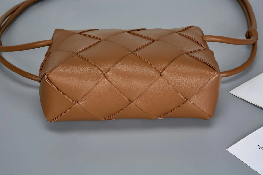MOMO-- 709417VCQC22593 item:C-B000L0843R