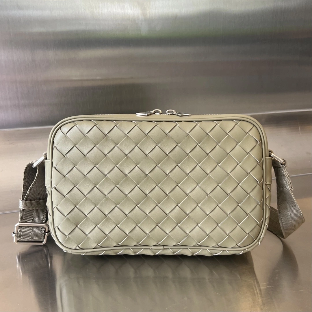 MOMO-- 710048V2E421511 item:D-B063A2080V