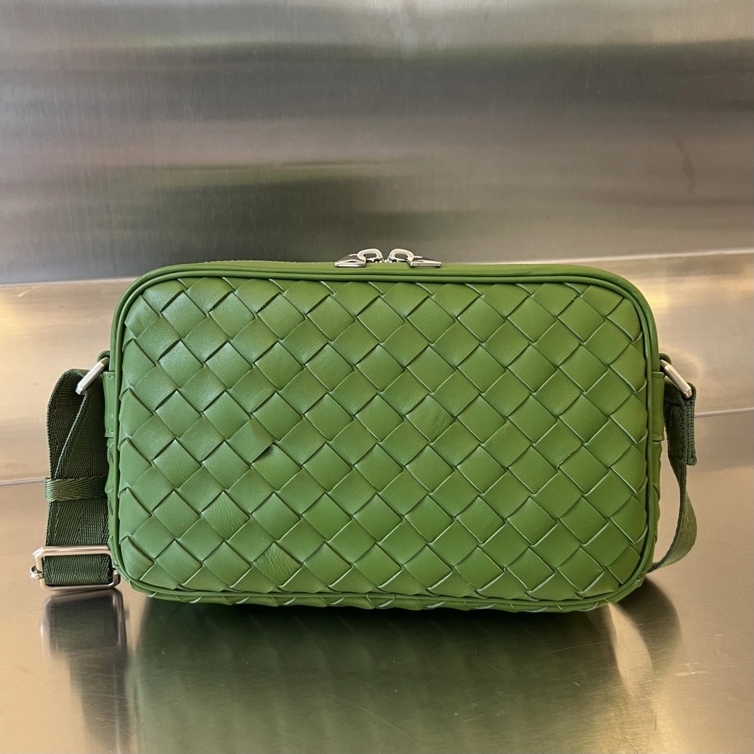 MOMO-- 710048V2E423139 item:D-B063A2082V