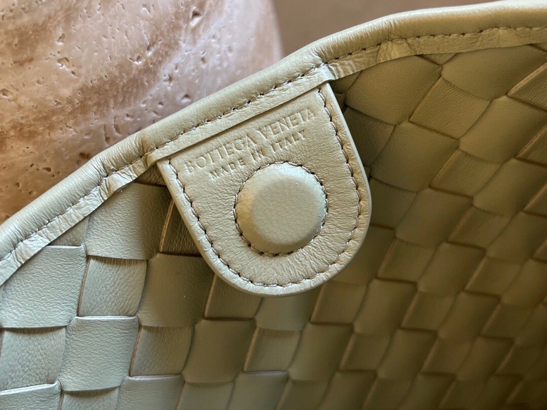 MOMO-- 716082VCPP12929 SARDINE Sardine sheepskin item:C-B134L0909R