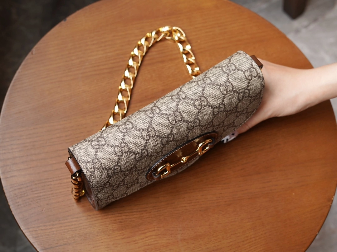 MOMO-- 724713-HUHHX-8565 item：C-B461H1055Q