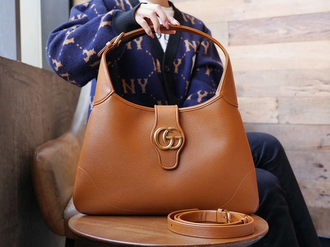 MOMO-- 726274-AAA9F-2316 high quality version item：C-B461H1092Q