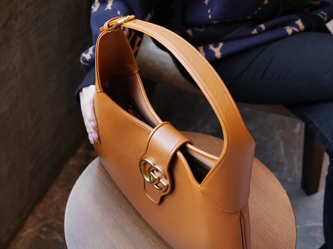 MOMO-- 726274-AAA9F-2316 high quality version item：C-B461H1092Q
