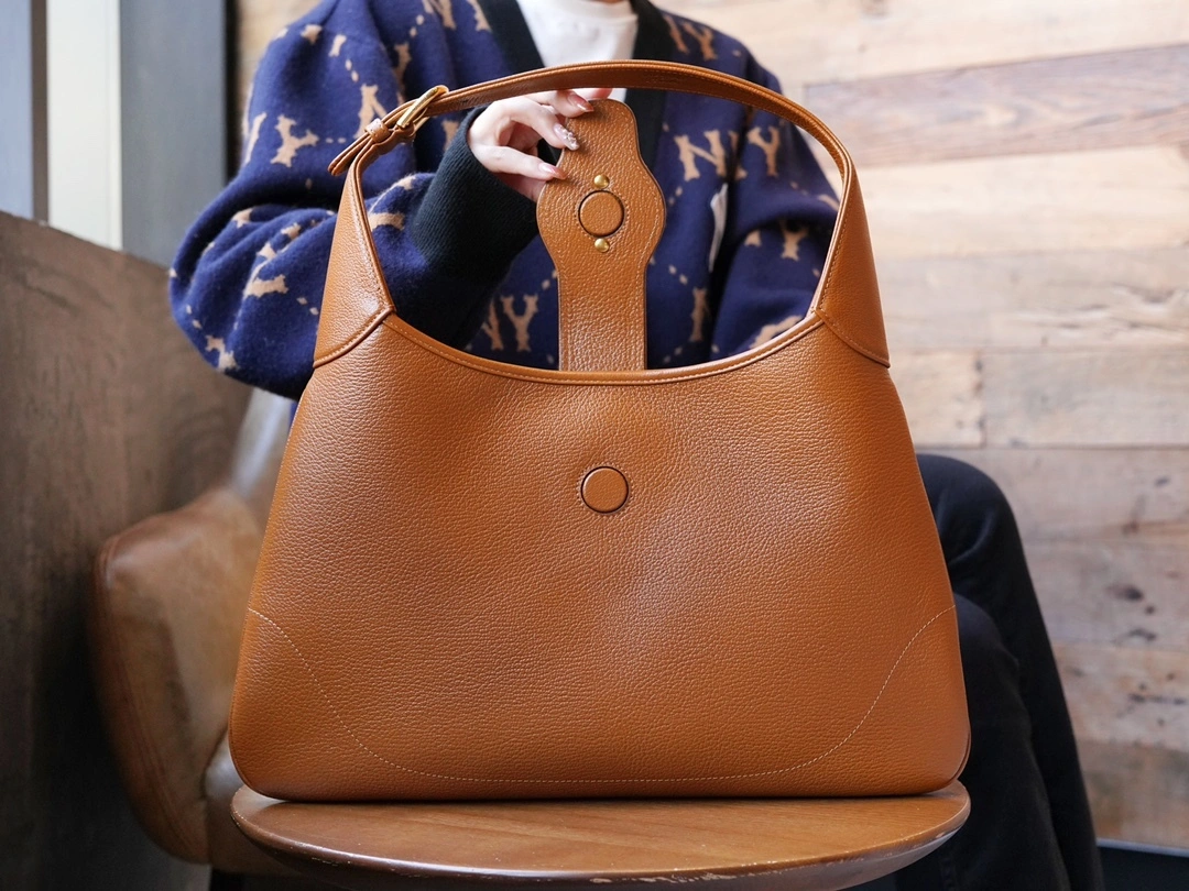 MOMO-- 726274-AAA9F-2316 high quality version item：C-B461H1092Q