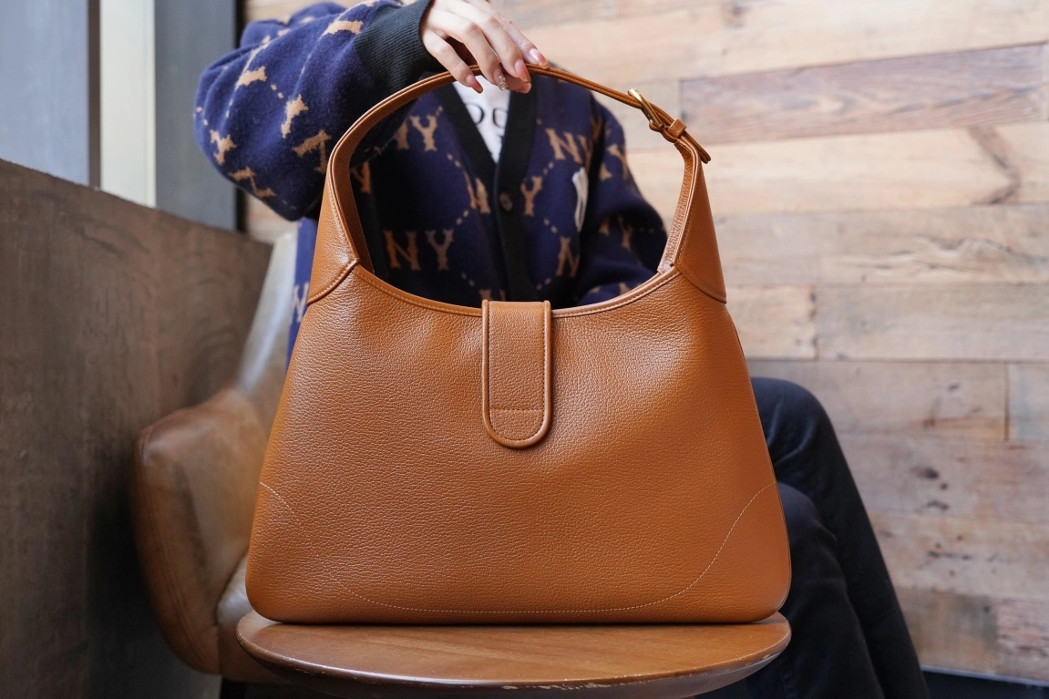 MOMO-- 726274-AAA9F-2316 high quality version item：C-B461H1092Q