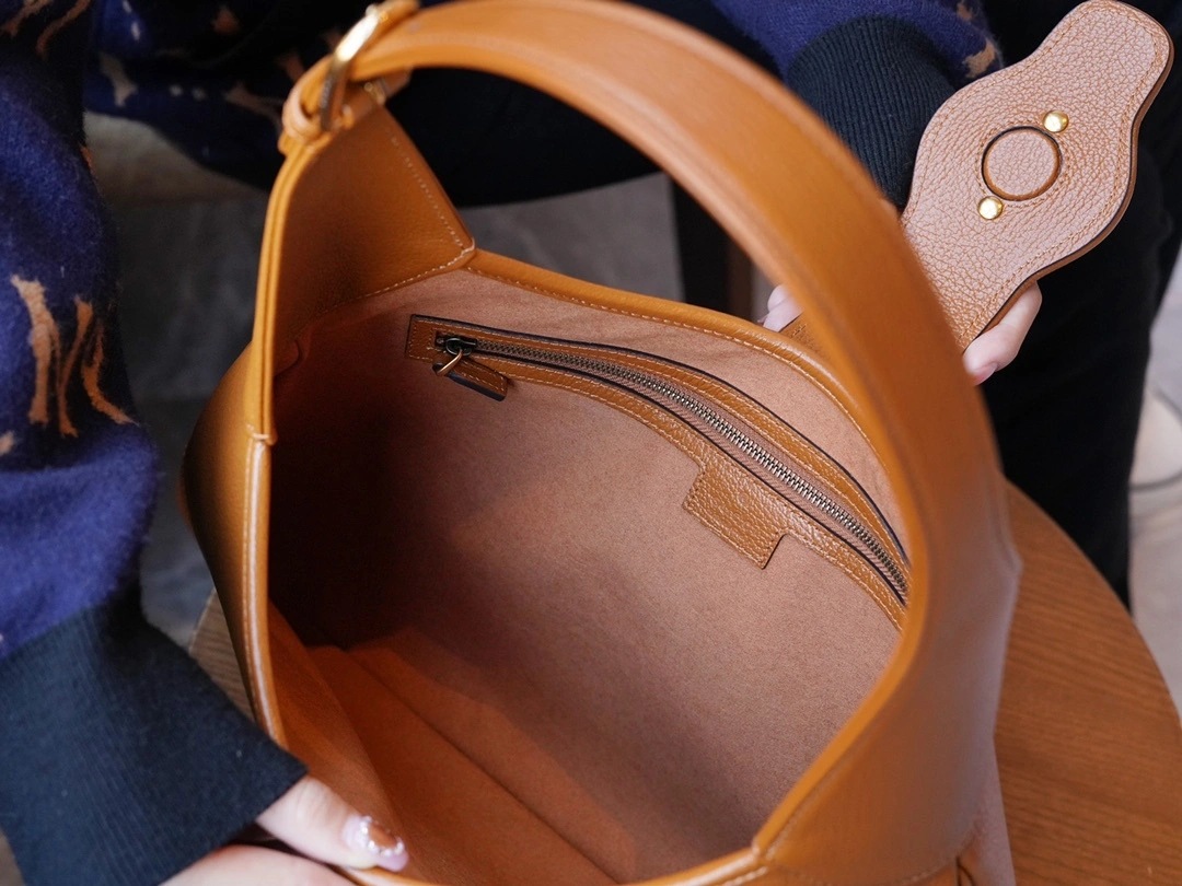 MOMO-- 726274-AAA9F-2316 high quality version item：C-B461H1092Q
