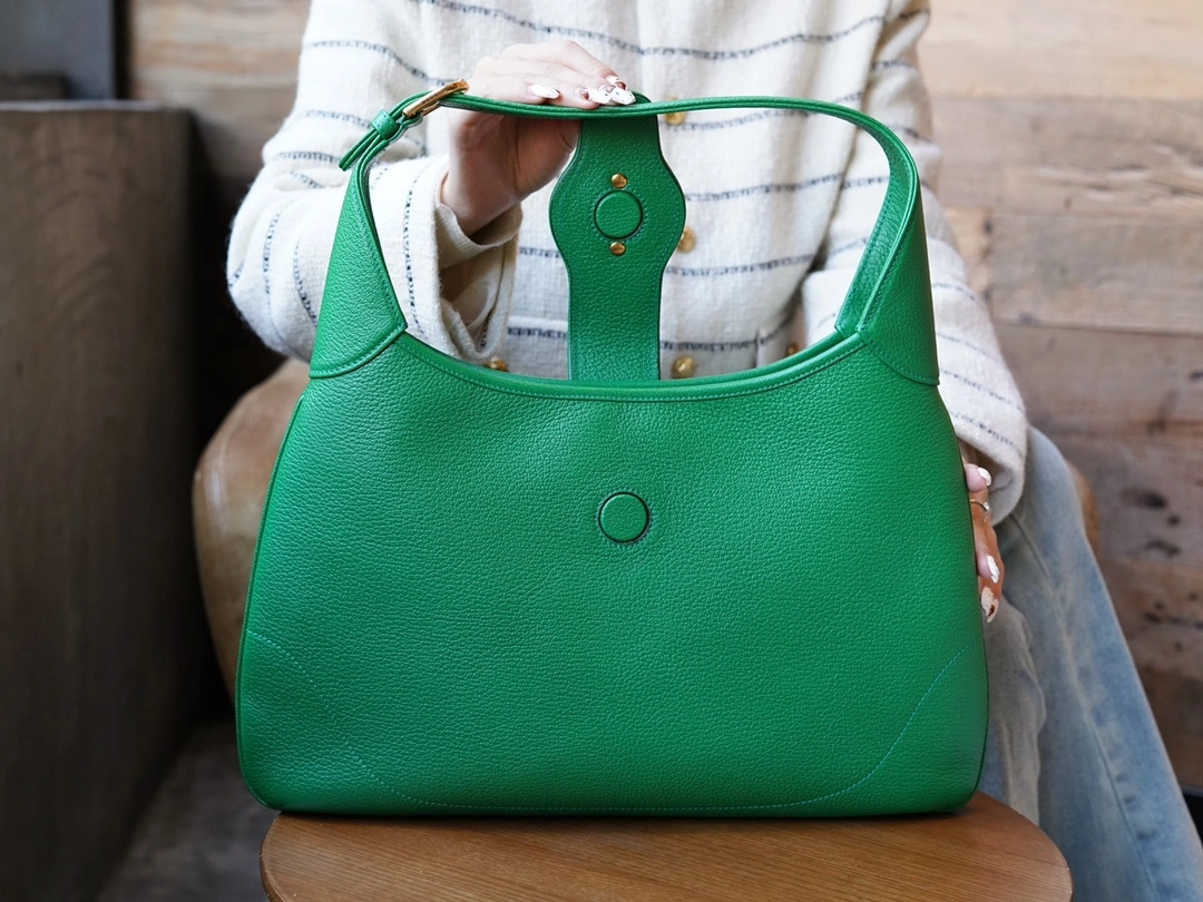 MOMO-- 726274-AAA9F-3727 high quality version item：C-B461H1087Q