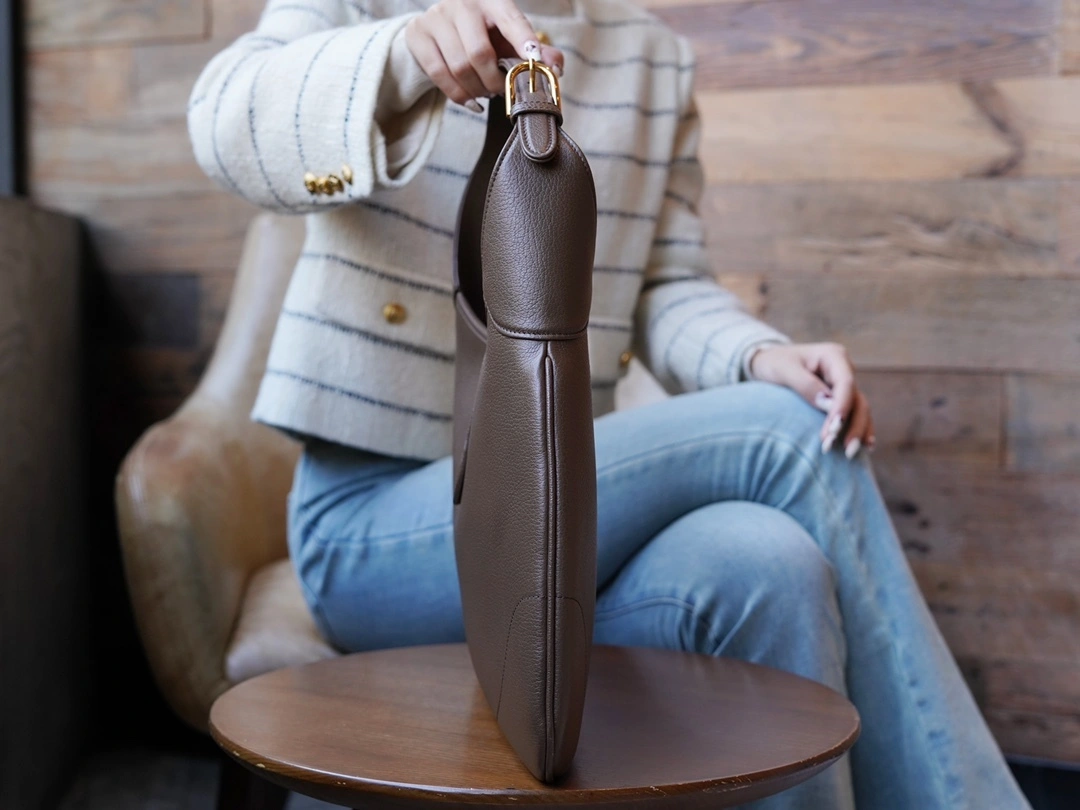 MOMO-- 726274-AABE9-2528 high quality version item：C-B461H1088Q