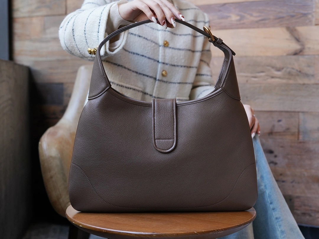 MOMO-- 726274-AABE9-2528 high quality version item：C-B461H1088Q