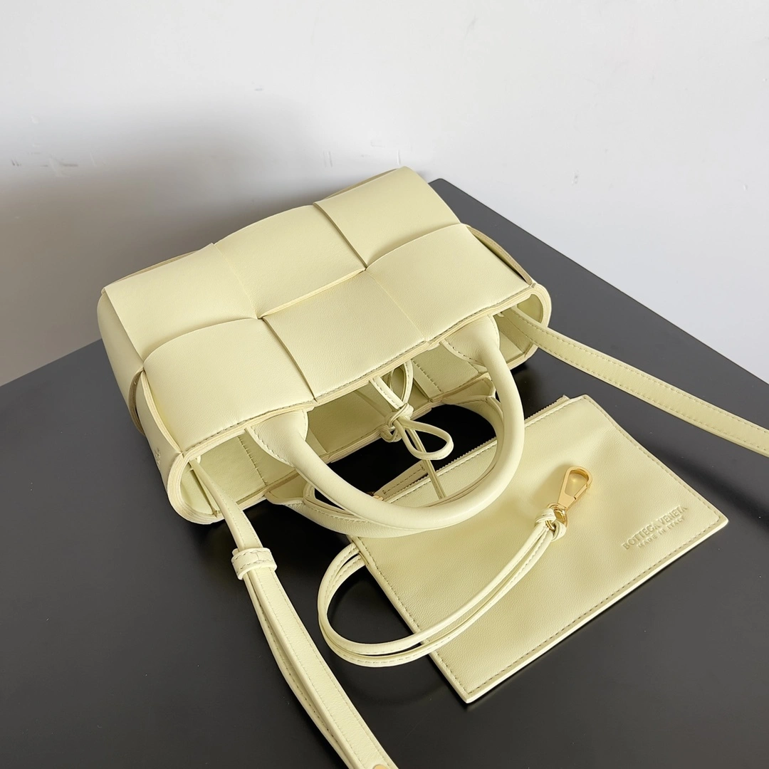 MOMO-- 729029VCQC27406 item：C-B063H1746R