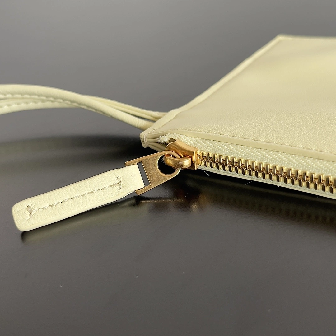 MOMO-- 729029VCQC27406 item：C-B063H1746R