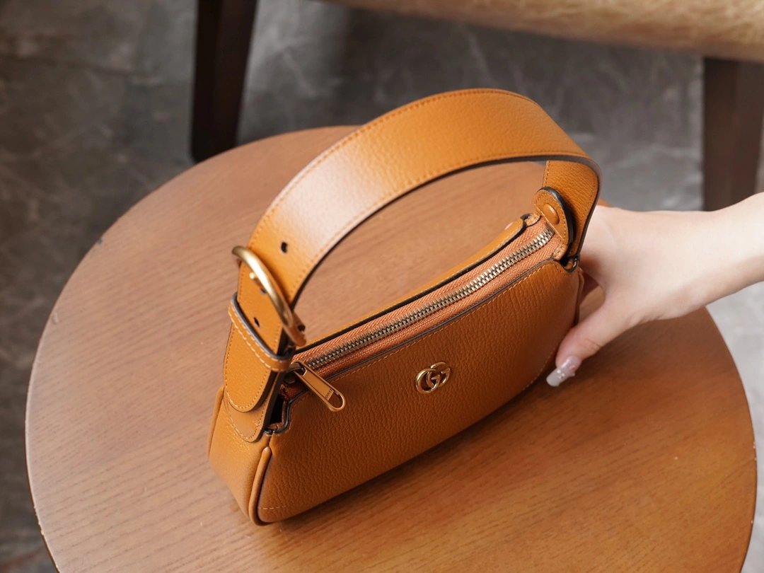 MOMO-- 739076-AAA9F-2316 item：C-B461H1072Q