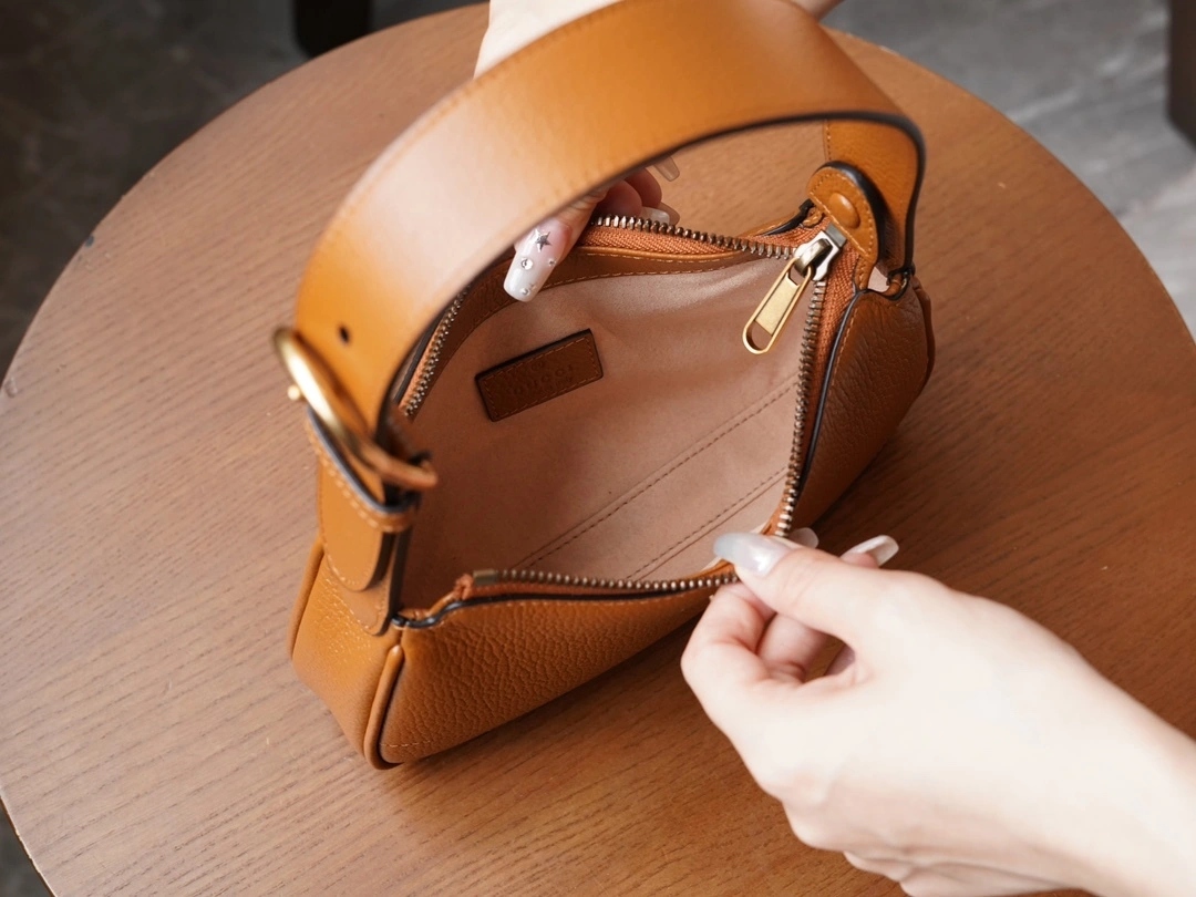 MOMO-- 739076-AAA9F-2316 item：C-B461H1072Q
