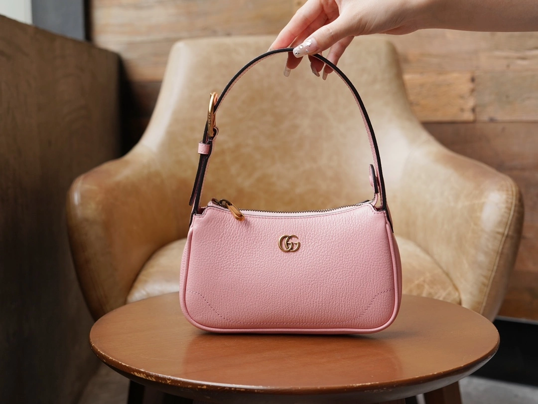 MOMO-- 739076-AAA9F-5815 item：C-B461H1075Q