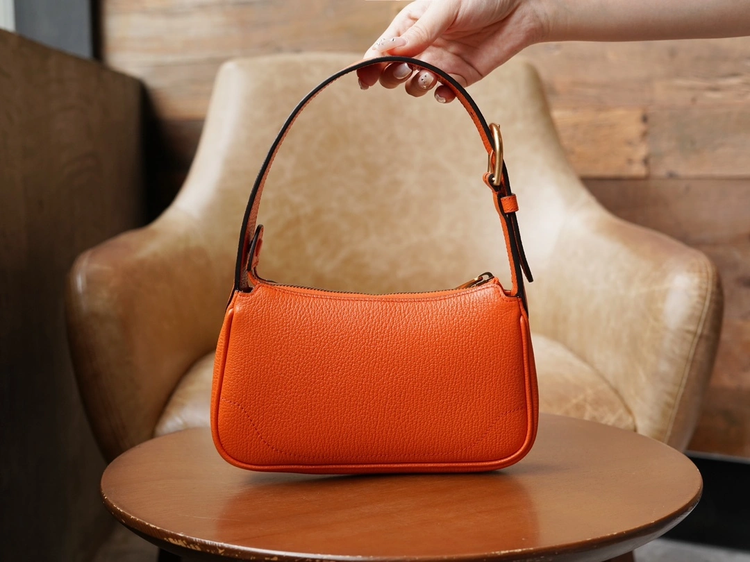 MOMO-- 739076-AAA9F-7519 item：C-B461H1074Q