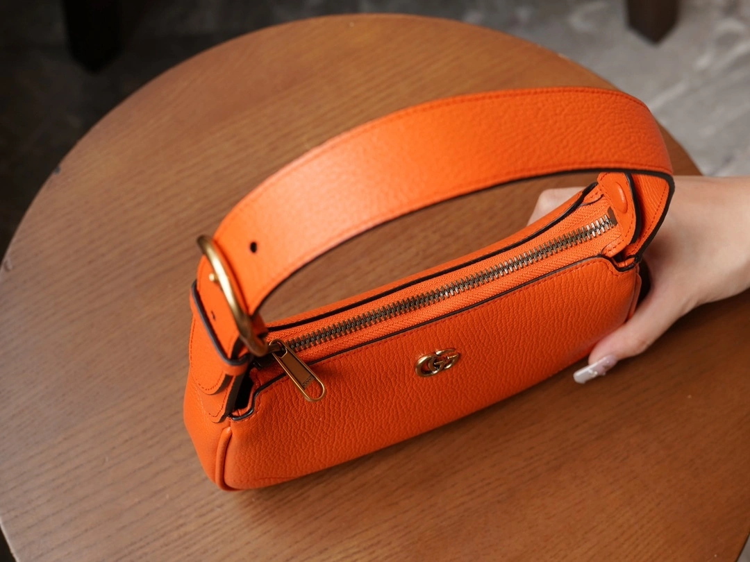 MOMO-- 739076-AAA9F-7519 item：C-B461H1074Q