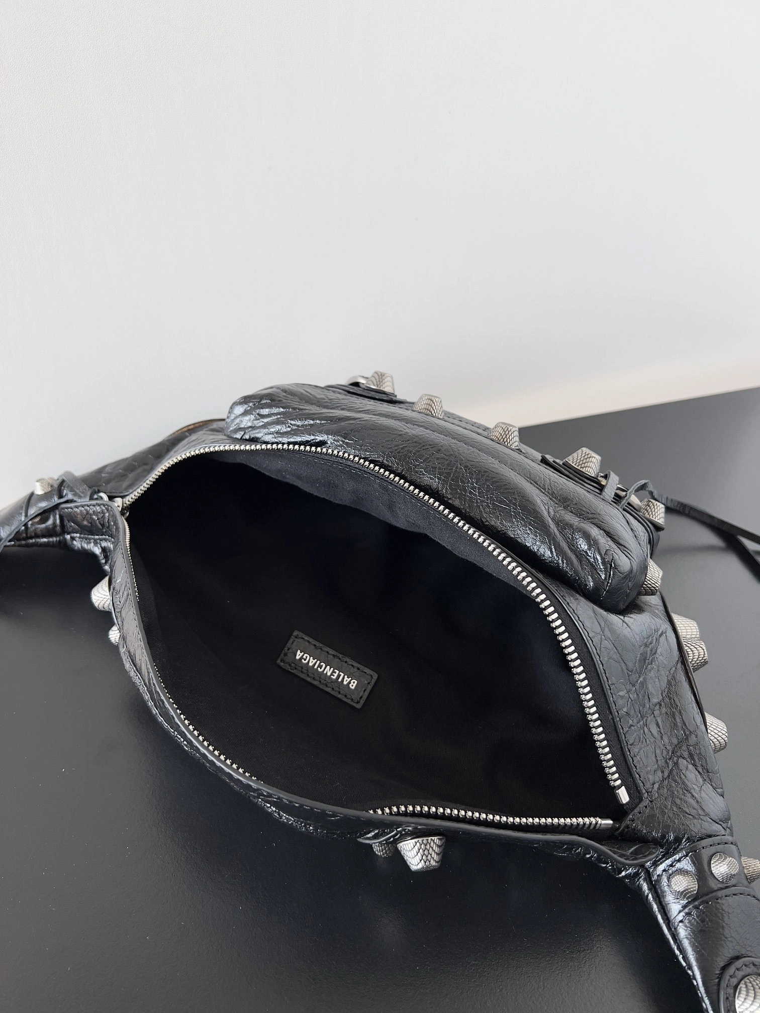 MOMO-- 742014210KR1000 sheepskin item:D-B063A1551