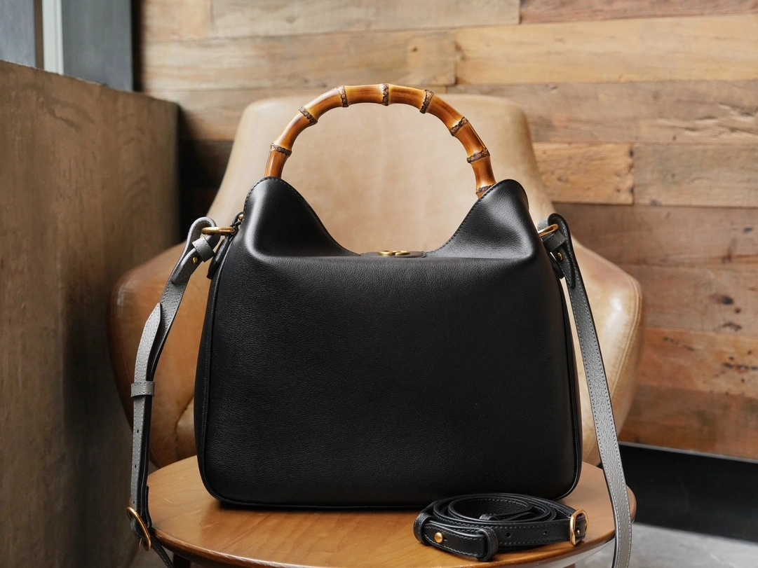 MOMO-- 746124 UAAAY 1092 746124-UAAAY-1092 high quality version item：C-B461H1065Q