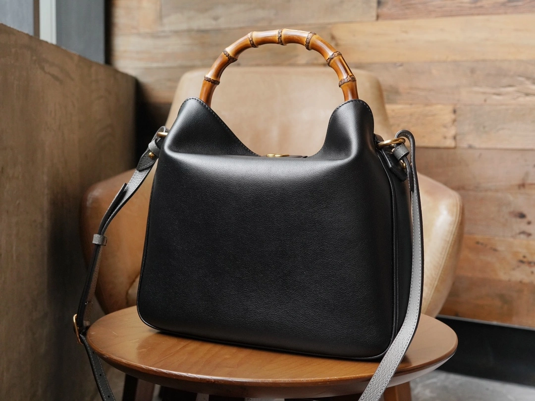 MOMO-- 746124 UAAAY 1092 746124-UAAAY-1092 high quality version item：C-B461H1065Q