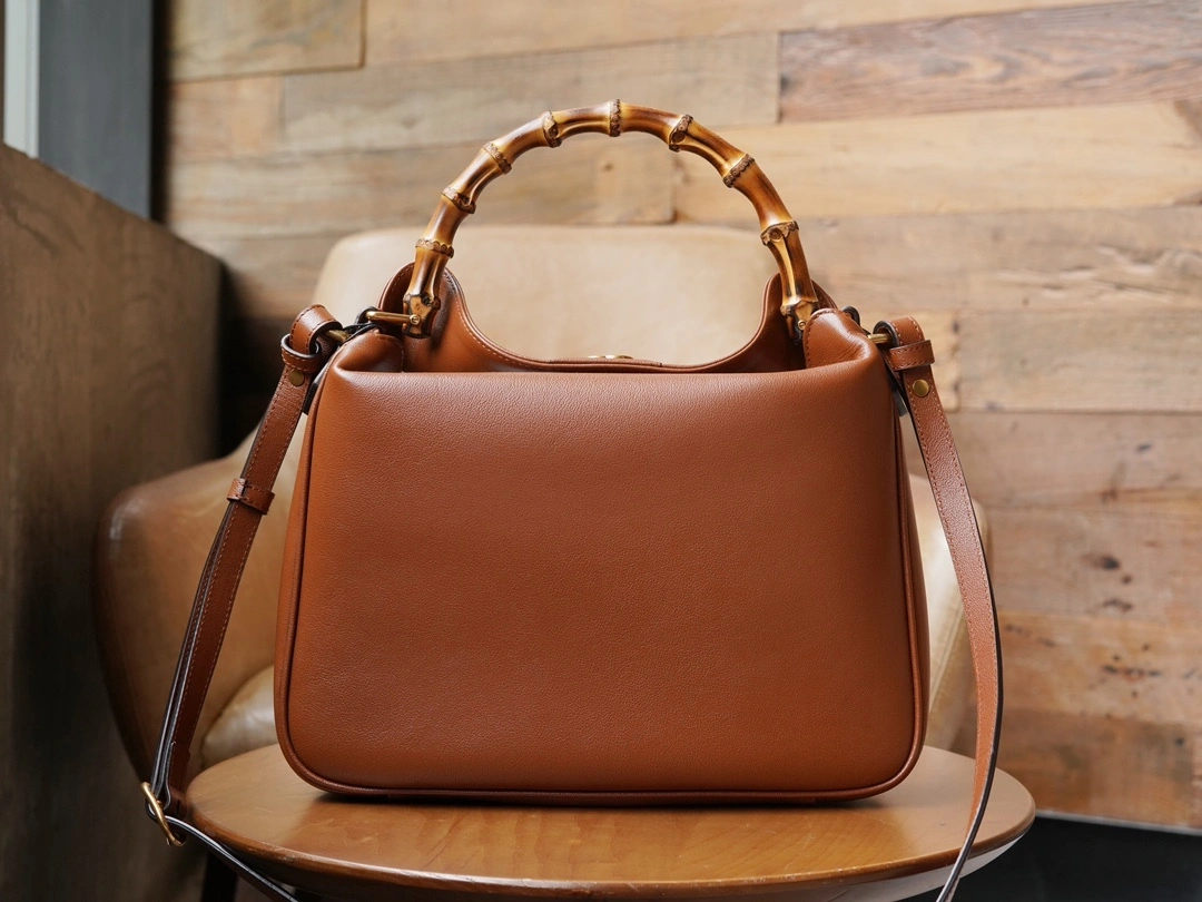 MOMO-- 746124-UAAAY-2548 high quality version item：C-B461H1069Q