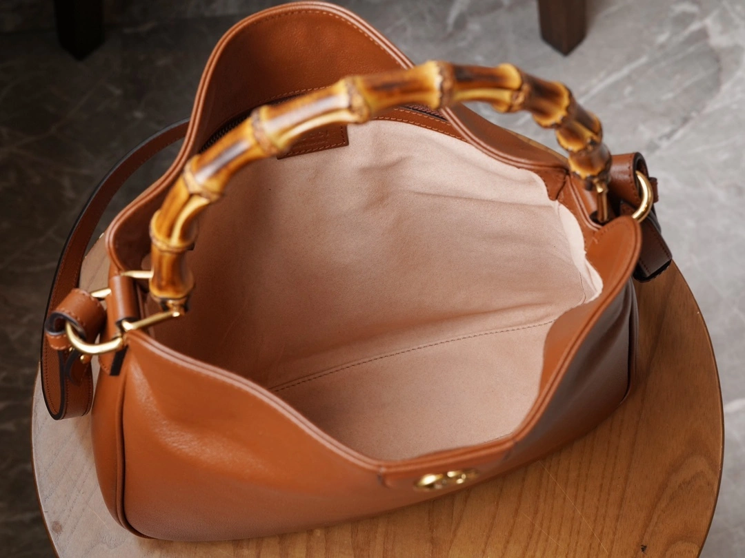 MOMO-- 746124-UAAAY-2548 high quality version item：C-B461H1069Q