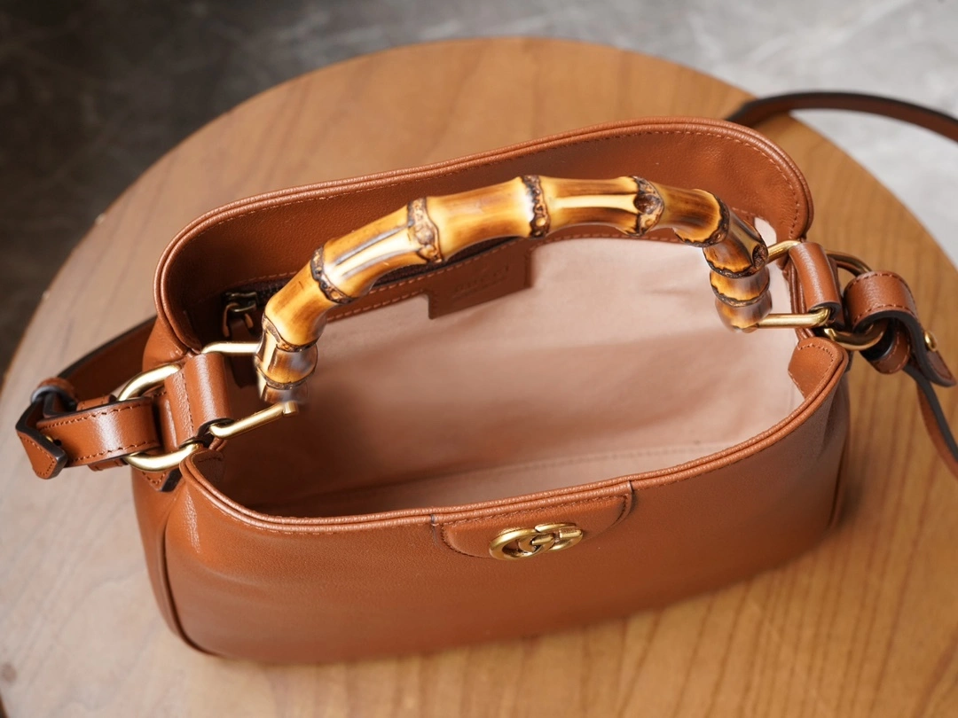MOMO-- 746251-UAAAY-2548 high quality version item：C-B461H1070Q