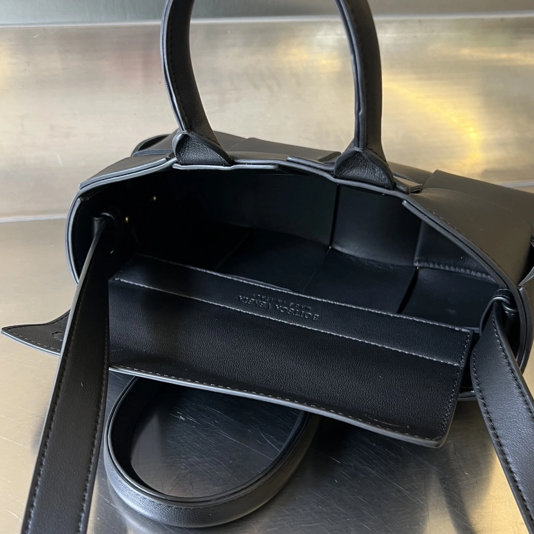 MOMO-- 776778VCQC28425 sheepskin item:D-B063E1118