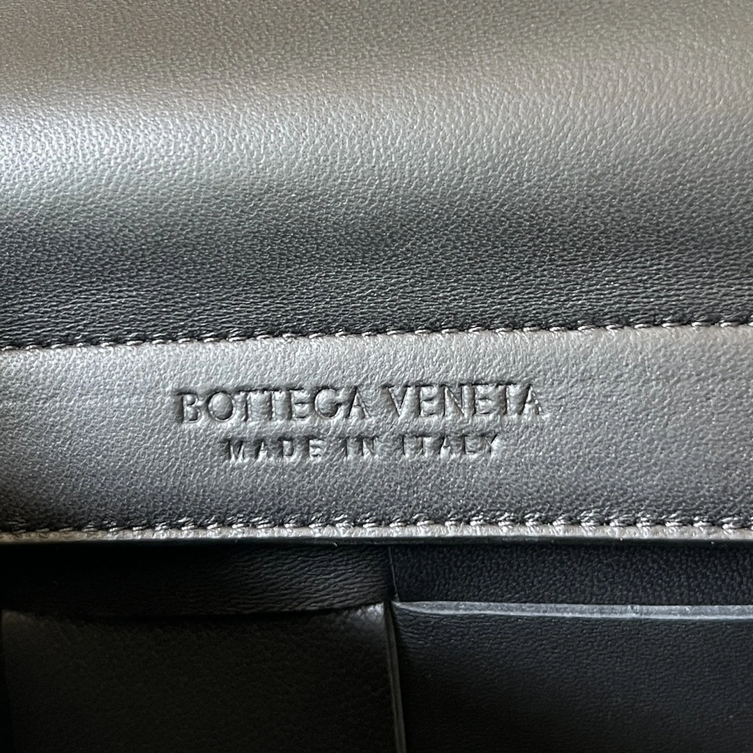 MOMO-- 776778VCQC28425 sheepskin item:D-B063E1118