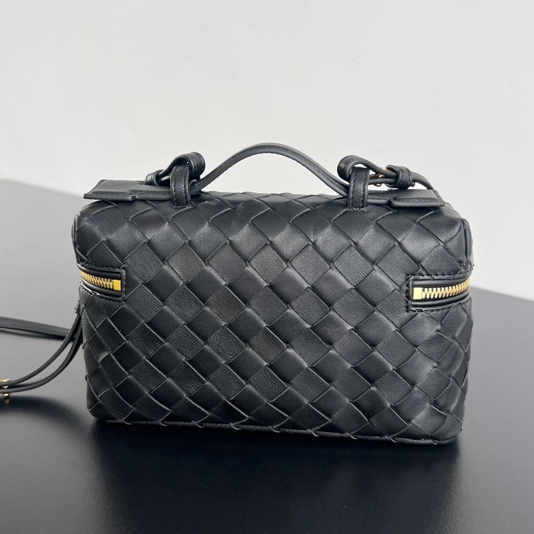MOMO-- 789109V3IV18425 cowhide item:D-B063E1116