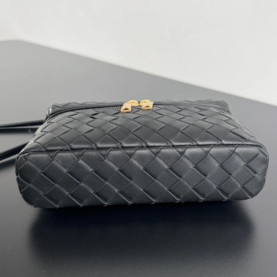 MOMO-- 789109V3IV18425 cowhide item:D-B063E1116