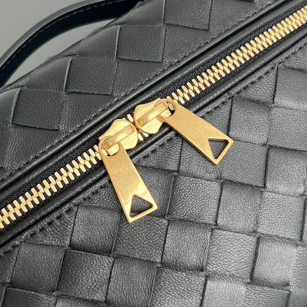 MOMO-- 789109V3IV18425 cowhide item:D-B063E1116