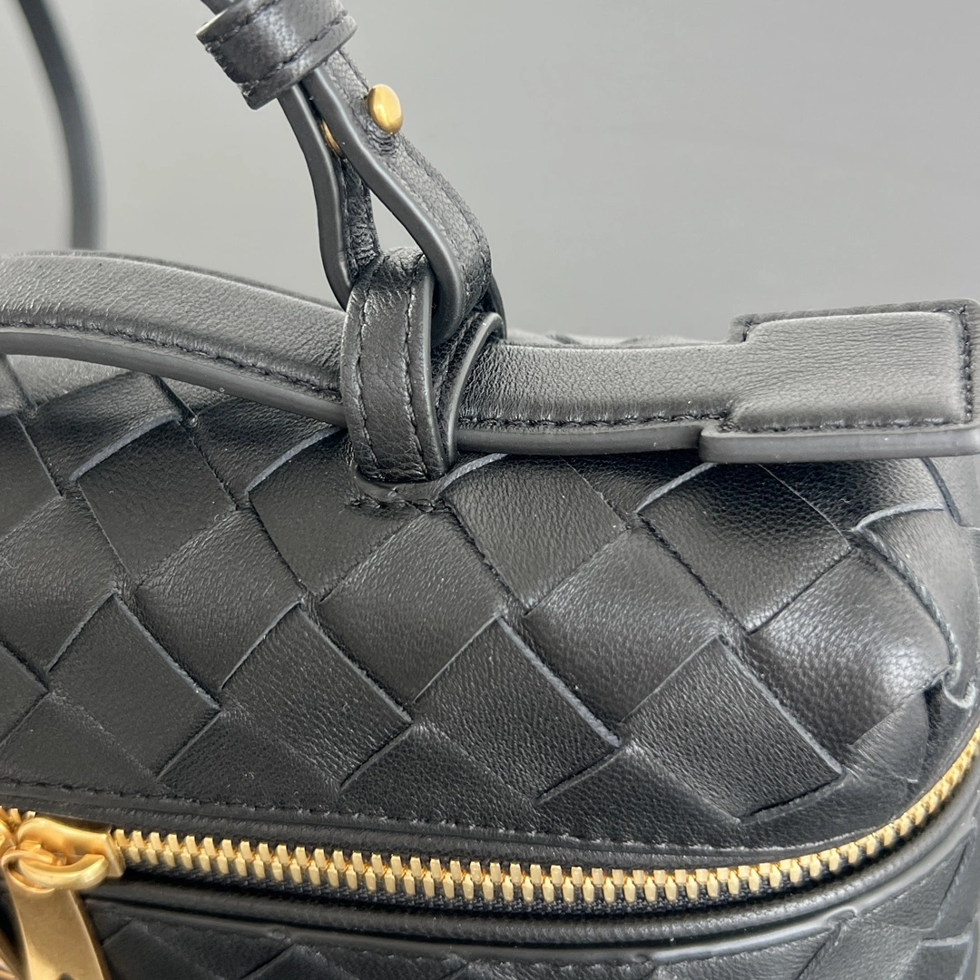 MOMO-- 789109V3IV18425 cowhide item:D-B063E1116