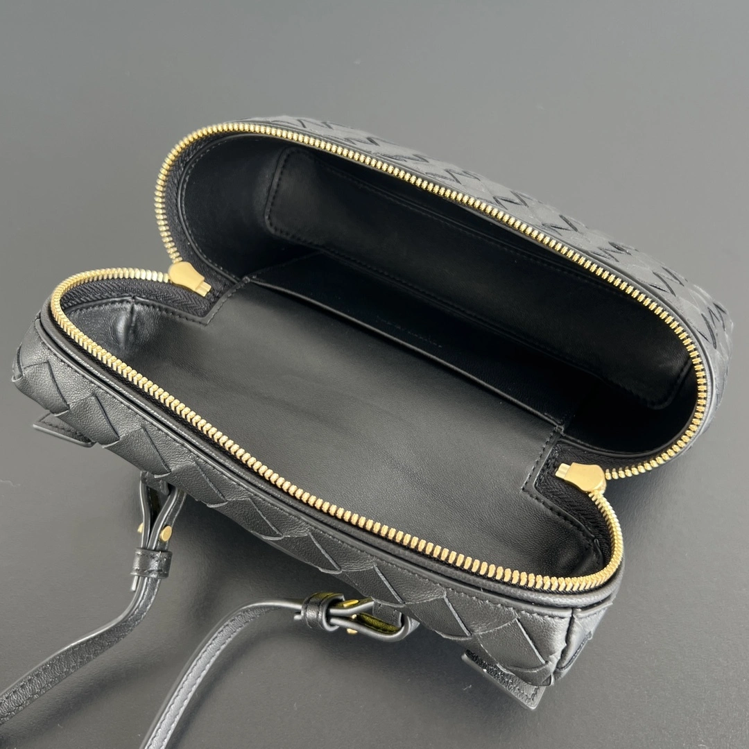 MOMO-- 789109V3IV18425 cowhide item:D-B063E1116