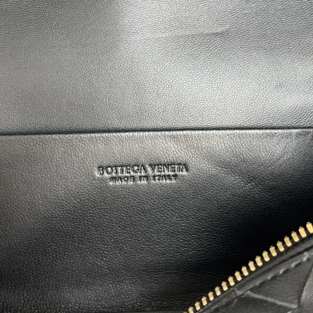 MOMO-- 789109V3IV18425 cowhide item:D-B063E1116