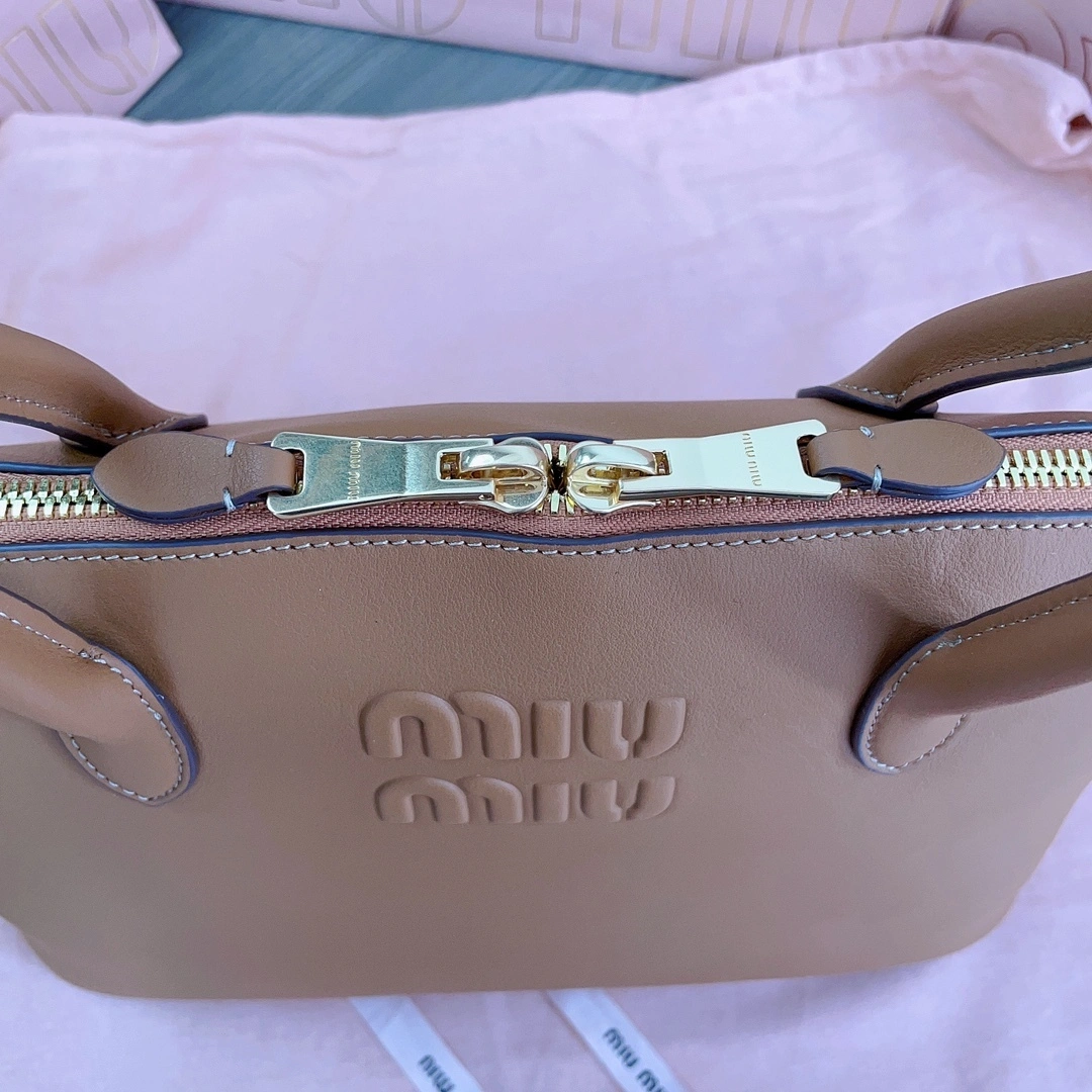 MOMO-- 7iu7iu 5BA289_2CRM_F0046_V_OOO Calfskin item:D-B063G2675