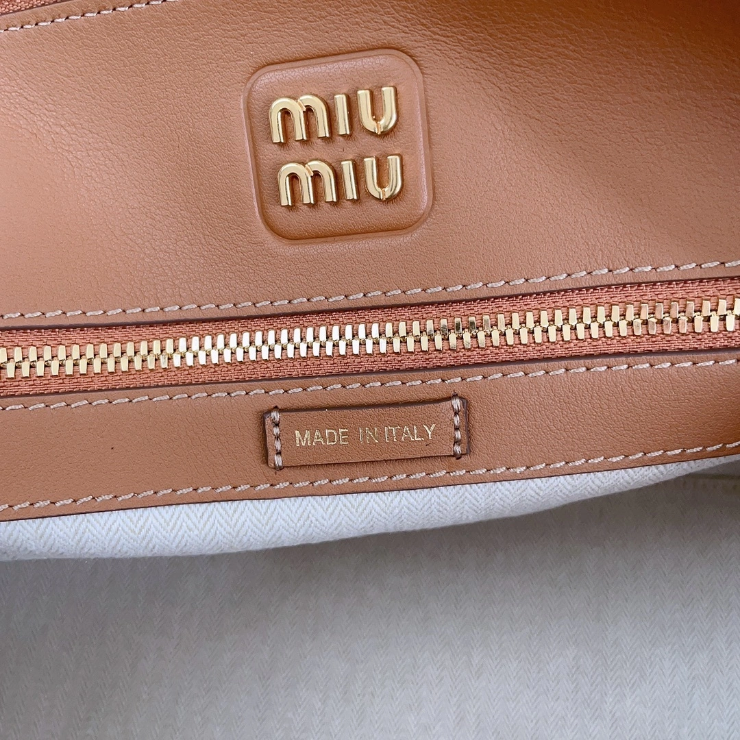 MOMO-- 7iu7iu 5BA290-2CRM-F0046-V-OOO Calfskin item:D-B063G2676