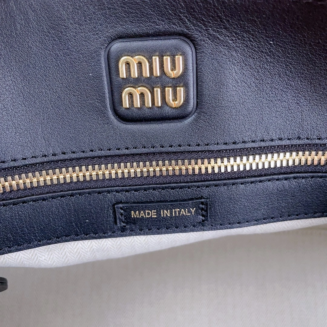 MOMO-- 7iu7iu 5BA290_2CRM_F0002_V_OOO Calfskin item:D-B063G2677