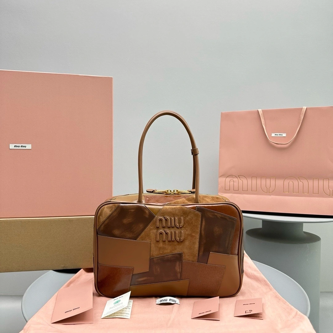 MOMO-- 7iu7iu 5BB117-2CRV-F0046-V-MLN Calfskin item:D-B000G2208