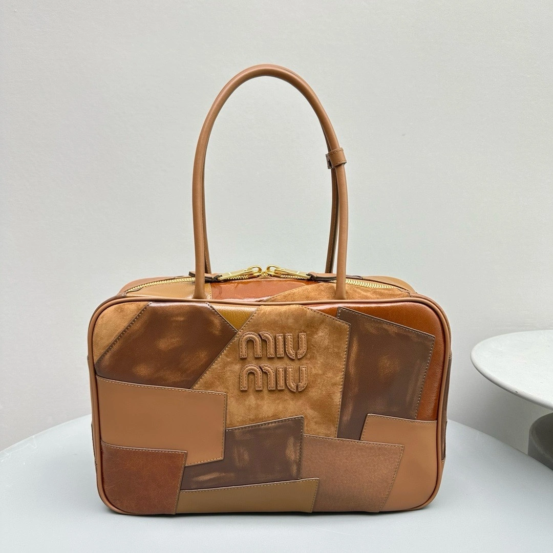 MOMO-- 7iu7iu 5BB117-2CRV-F0046-V-MLN Calfskin item:D-B000G2208