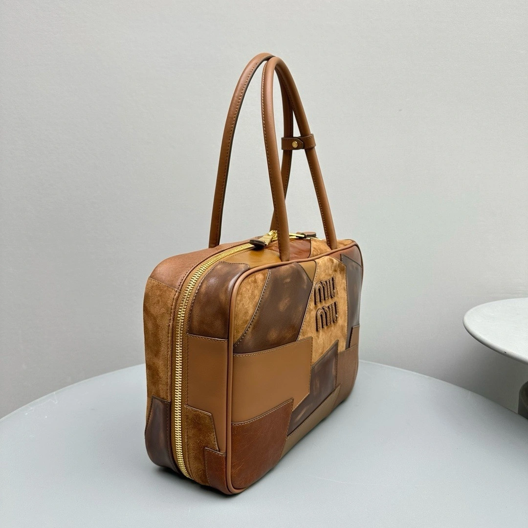 MOMO-- 7iu7iu 5BB117-2CRV-F0046-V-MLN Calfskin item:D-B000G2208