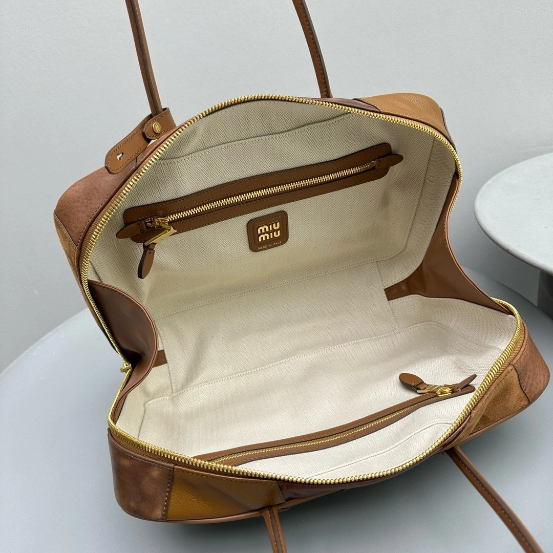 MOMO-- 7iu7iu 5BB117-2CRV-F0046-V-MLN Calfskin item:D-B000G2208